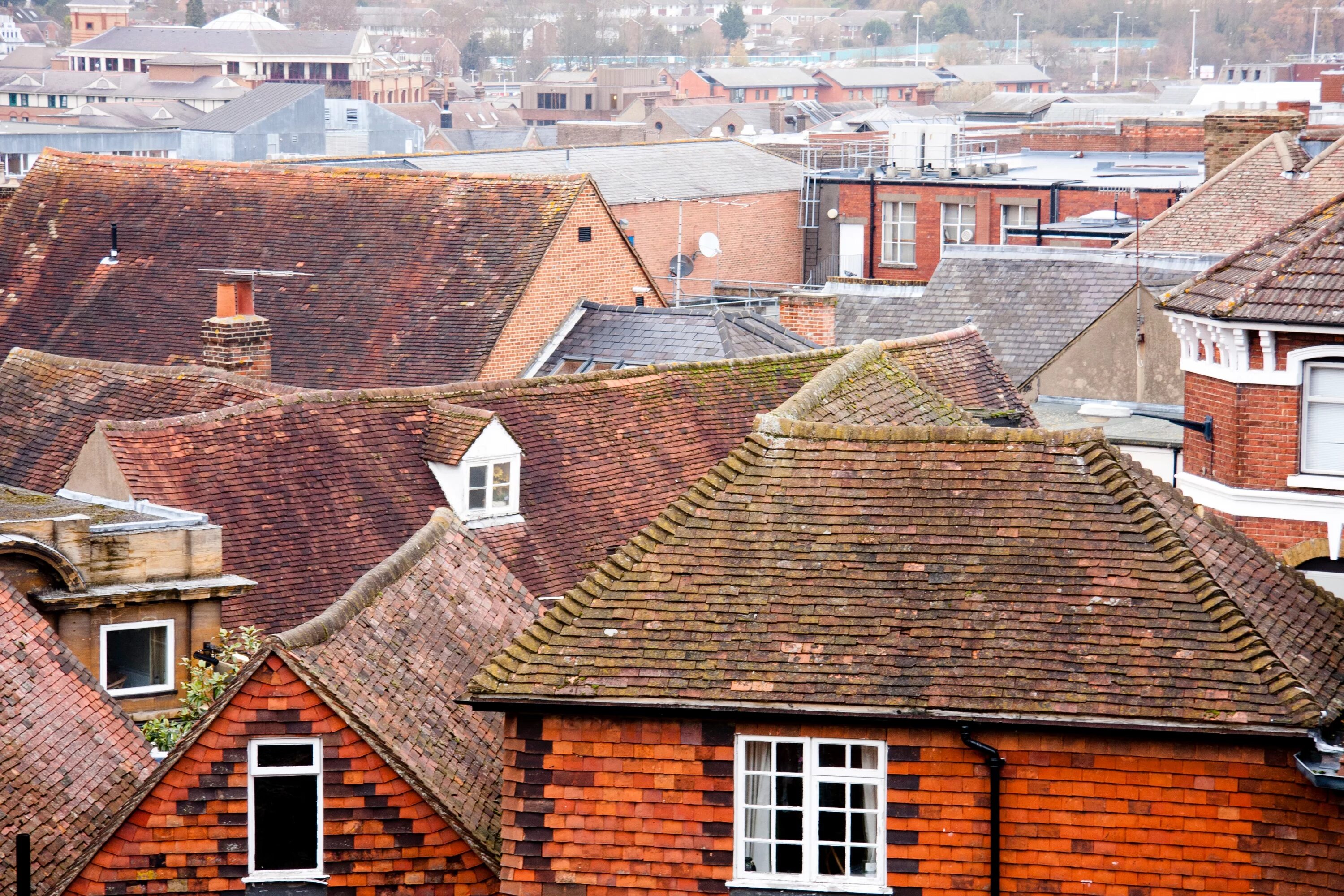 Показать крыши домов фото Free Images : house, town, roof, home, wall, suburb, cottage, facade, brick, mat