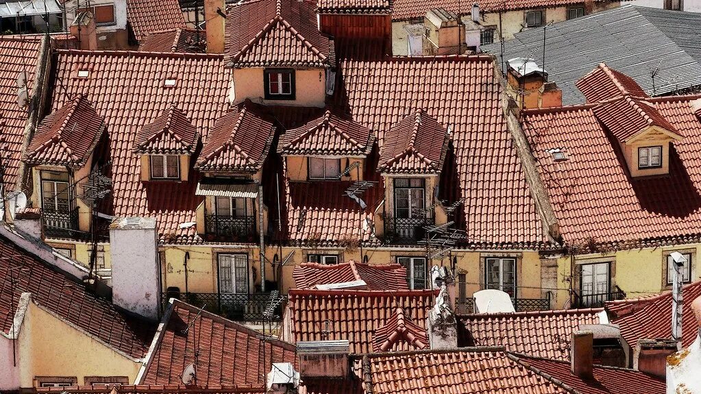 Показать крыши домов фото Windows of Lisbon! Lisbon, Portugal! Jorge Cardim Flickr