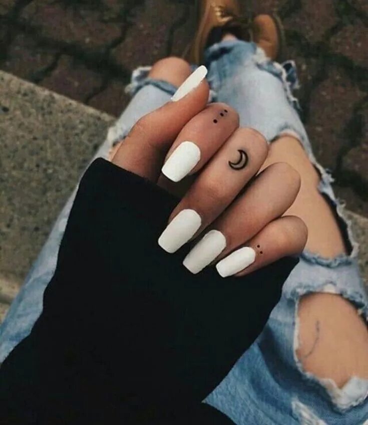 Показать маникюр ногтей на руках красивый P I N T R E S T: @ffskhea ♡ Finger tattoo for women, Small finger tattoos, Finge