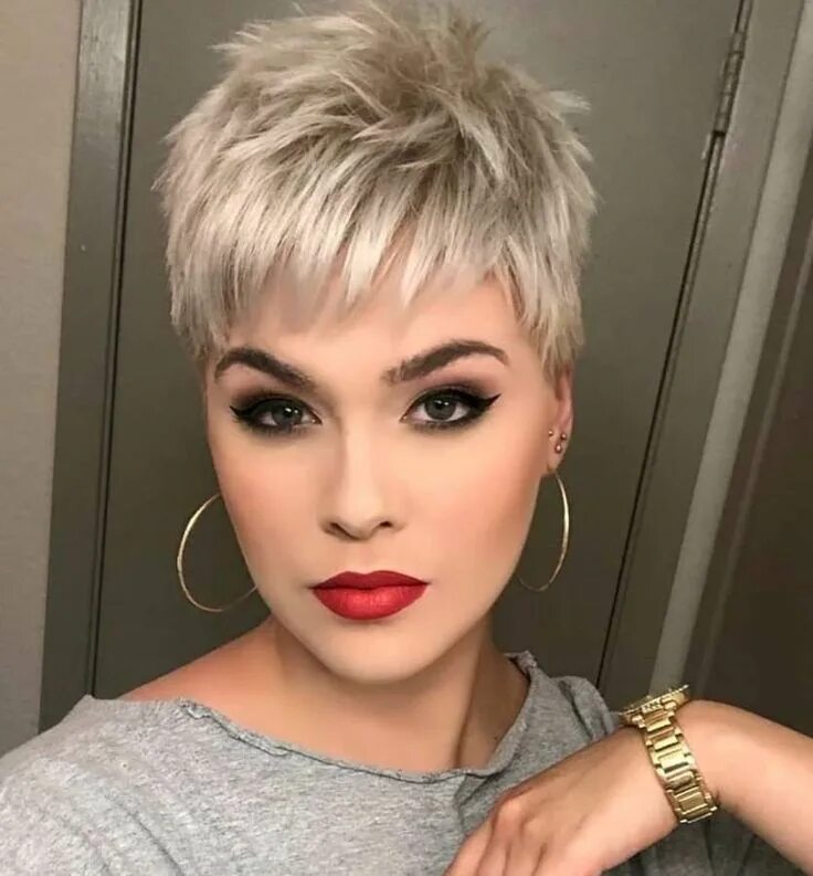 Показать модные короткие стрижки для женщины Blonde Hairstyles For Short Hair Ideas 40 #hairstylesforshorthair Thick hair sty