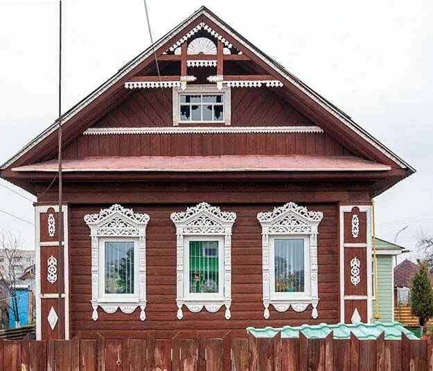 Показать оформление фасада деревенского дома 22 Carved Wood House Exterior Designs Celebrating Central European and Russian T