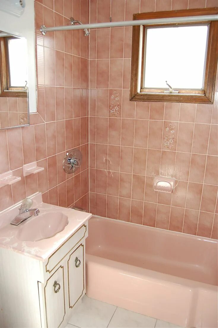 Показать отделку ванной комнаты кафелем фото 1 MLN Bathroom Tile Ideas Pink bathroom tiles, Tile bathroom, Pink bathroom