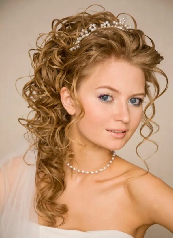 Показать прически волос Image result for kechki oqshom soch turmaklari Medium hair styles, Long curly ha