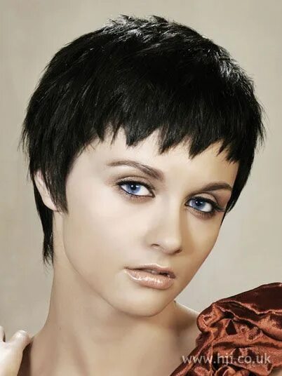 Показать стрижки с короткой челкой Crop Hairstyle For Girls: 15 Best Styles Chic short hair, Hair styles, Crop hair