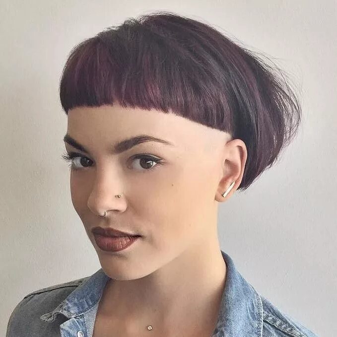 Показать стрижки с короткой челкой 40 Ways to Rock a Bowl Cut Bowl haircuts, Bowl cut, Edgy hair