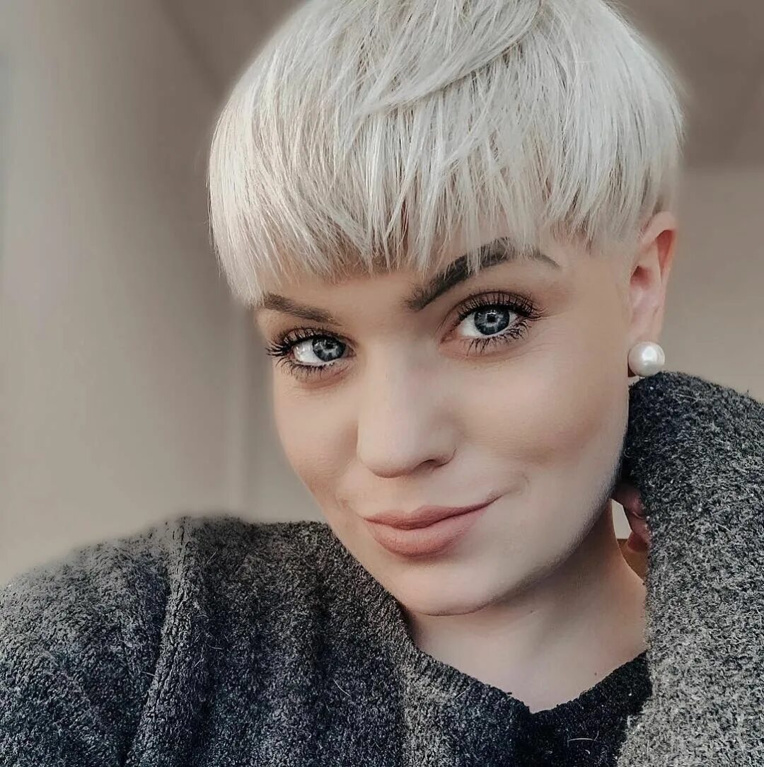 Показать стрижки с короткой челкой 35 Trendy Short Pixie Haircuts for Different Face Shapes Милые короткие стрижки,