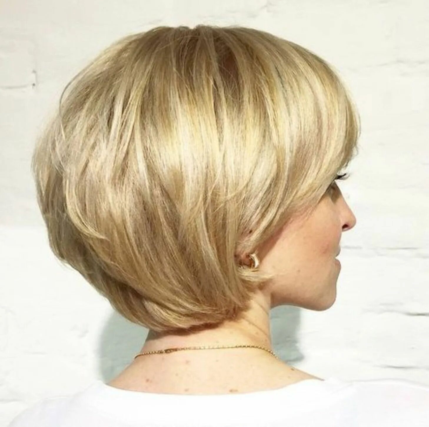 Показать стрижку градуированное каре 70 Cute and Easy-To-Style Short Layered Hairstyles for 2024 Hair cuts, Short lay