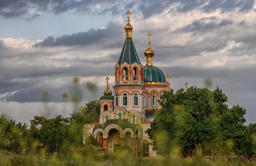 Показать церковь фото Александро-Невский храм с. Вареновка Таганрогское благочиние