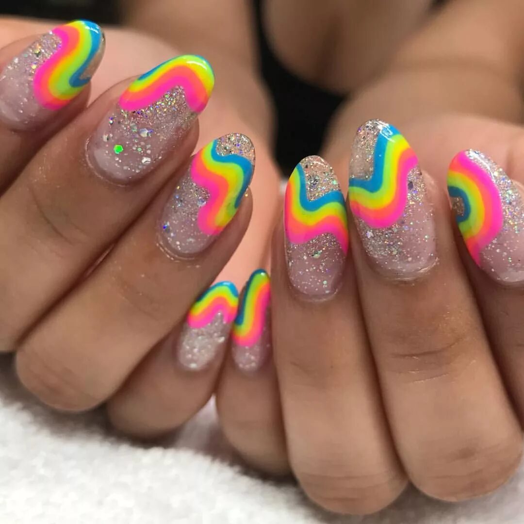 Показать яркий красивый маникюр Electric Waves for Cindy ⚡ #cindazenails #rainbownails #gelnails #longbeach #nai