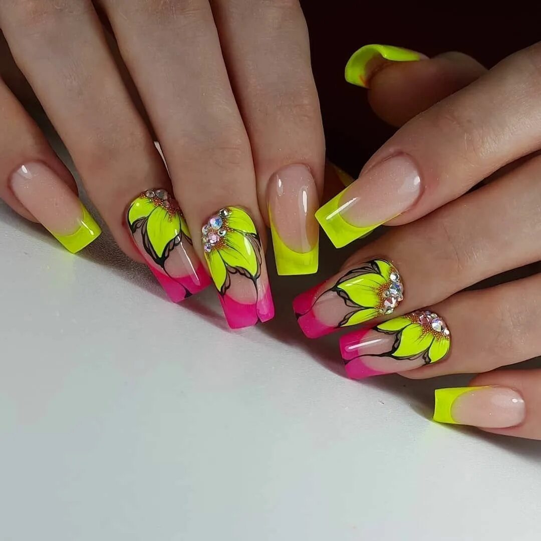 Slika može sadržavati: jedna ili više osoba Neon nails, Nail designs, Long acryl