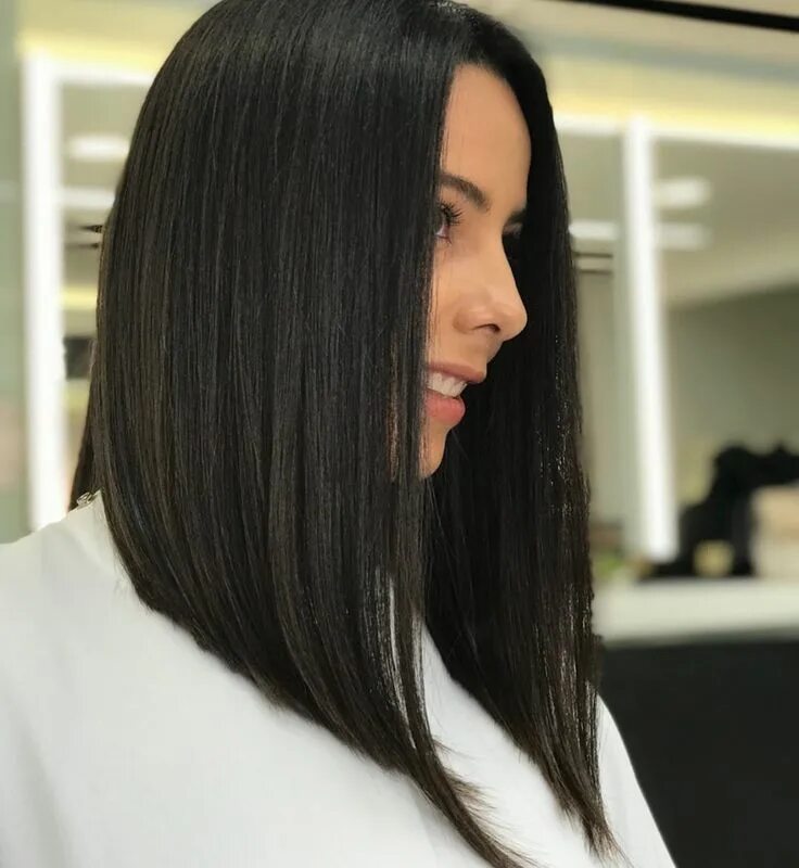 Показать женские прически длинное каре с удлинением asymmetrical long bob Прически, Стрижка, Длинный боб стрижка