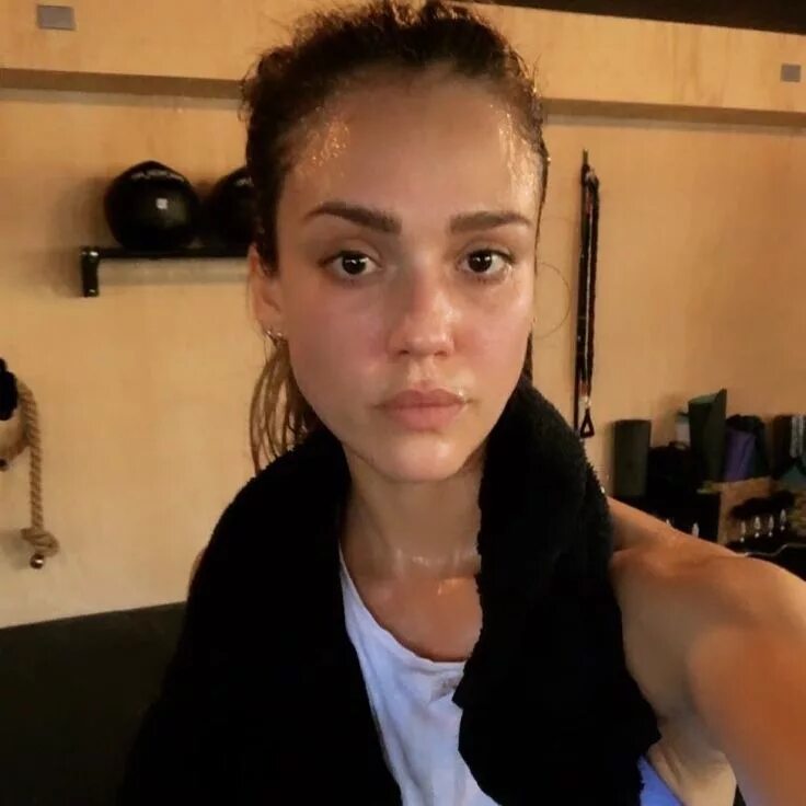 Покажи без макияжа Jessica Alba on Instagram: "30 min cardio -when you you only have 30 min to get 