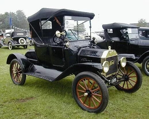 Покажи фото 1 автомобиля Un Ford Modelo T 1915. Ford models, Old classic cars, Antique cars