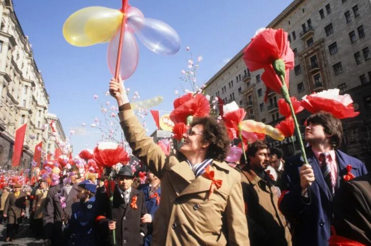 Покажи фото 1 мая На шествие профсоюзов в Москве вышли более 140 тысяч человек