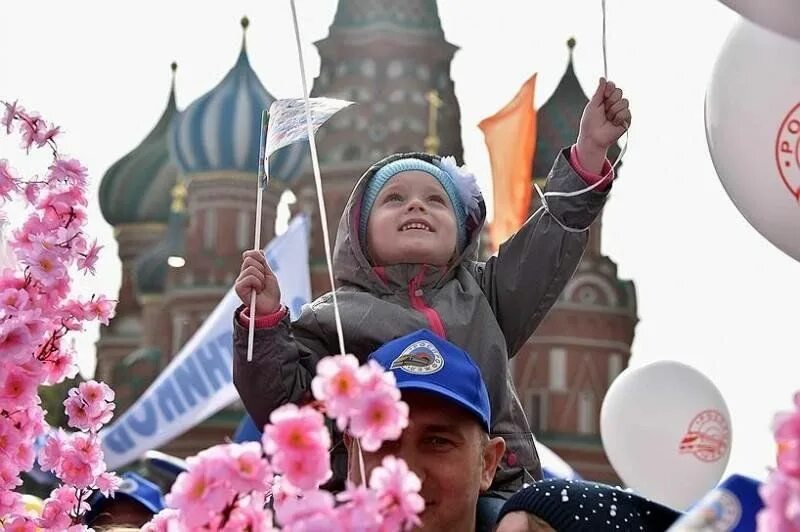 Покажи фото 1 мая Обзор книжной выставки "Мир, труд, май!" 2024, Дербентский район - дата и место 