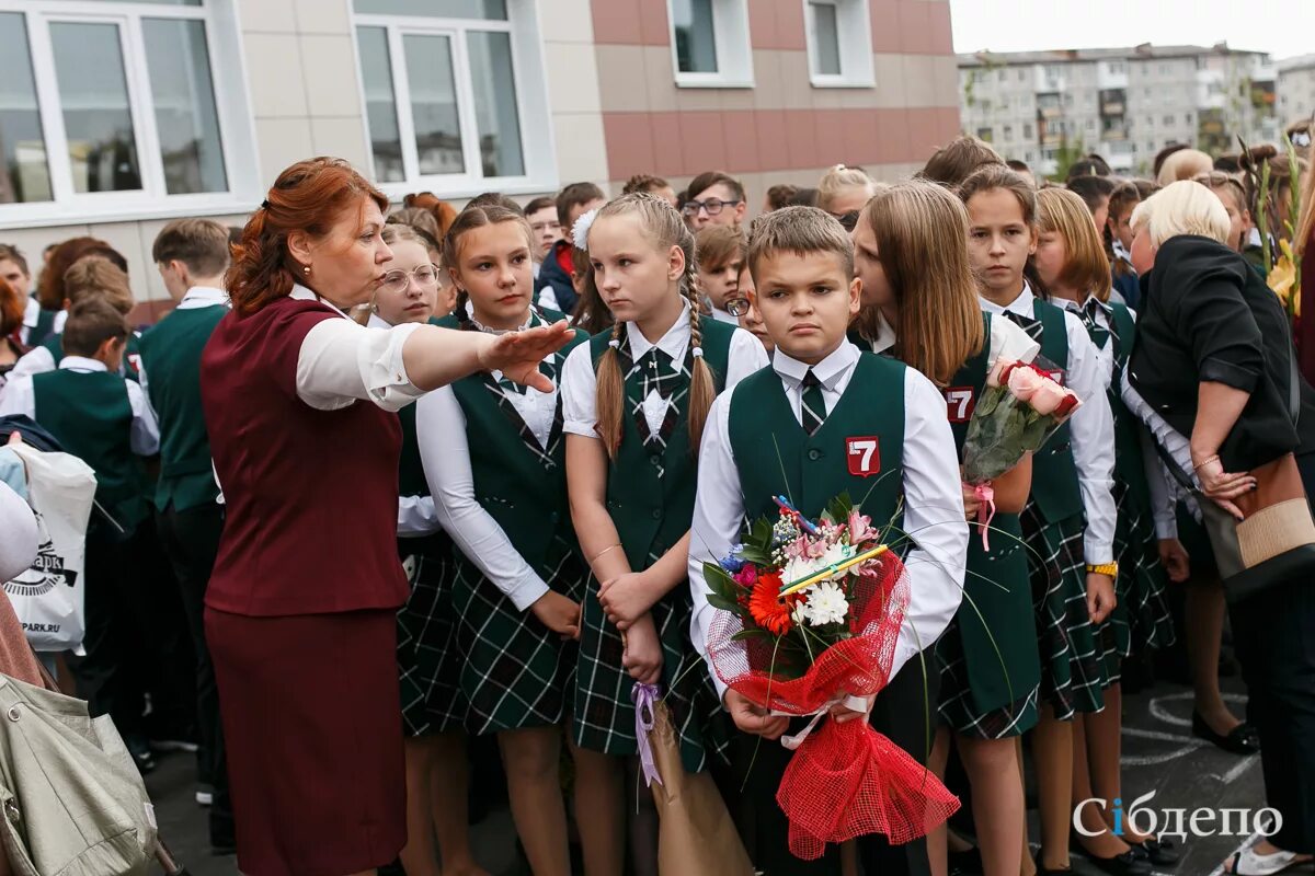 Покажи фото 7 школы В Кузбассе учителя не рассчитывают на зарплату больше 40 тыс рублей * 05.10.2022