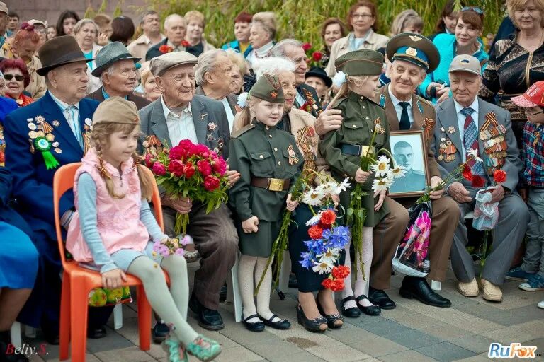 Покажи фото 9 мая Не забывай, мой друг, своих дедов! Марш Победы. / Национальный проект "Родники"