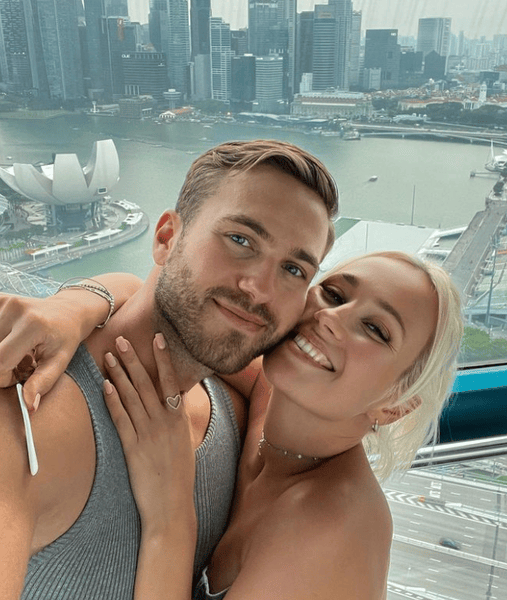 Покажи фото александра поверина жениха клавы коки Клава, не ревнуешь? Избранника Коки застали в кафе с эффектной блондинкой - фото