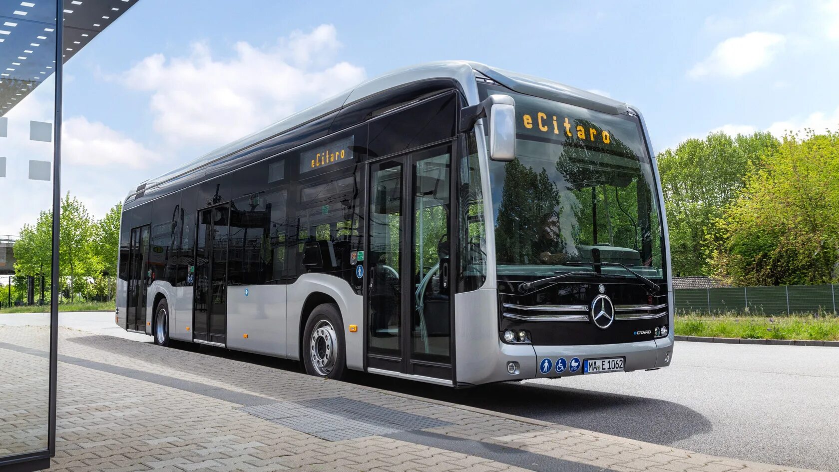 Покажи фото автобуса What's new: Daimler Buses at the 13th electric bus conference of the Association