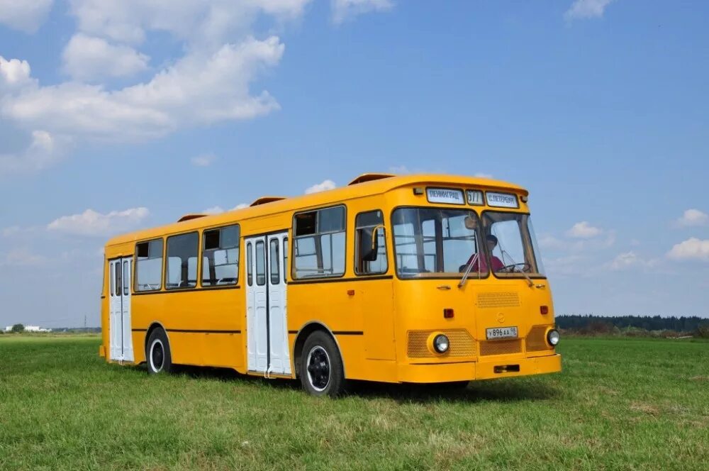 Покажи фото автобуса лиаз Ретро Автобусы в Санкт-Петербурге - парк техники Ретро Бас " retro-bus.ru