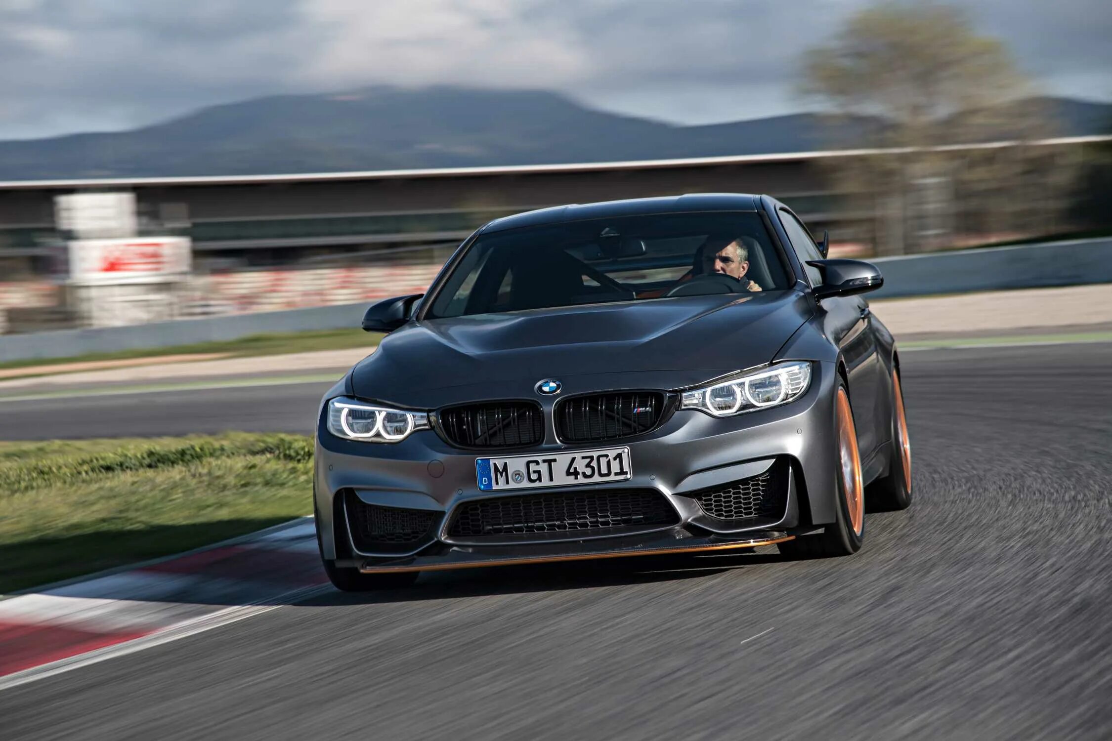 Покажи фото бмв м 4 The new BMW M4 GTS (04/2016).