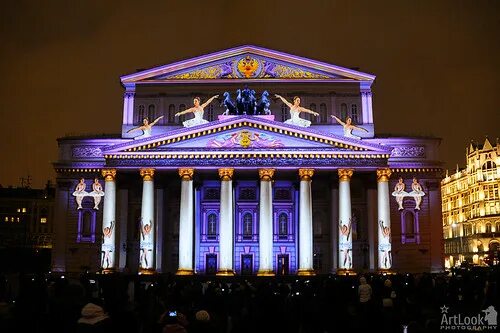 Покажи фото большого театра Ballet Dancers on Facade of Bolshoi - Theater Square Flickr