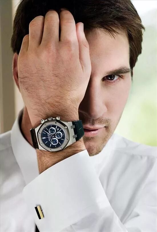 Покажи фото часов Lionel Messi wears an Audemars Piguet Royal Oak Watch #manyoptions Lionel messi,