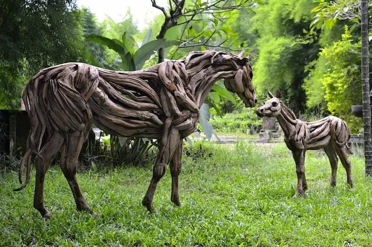 Покажи фото долговязой лошади affectionate mare and young filly, by abdul ghofur. Sculpture, Driftwood sculptu