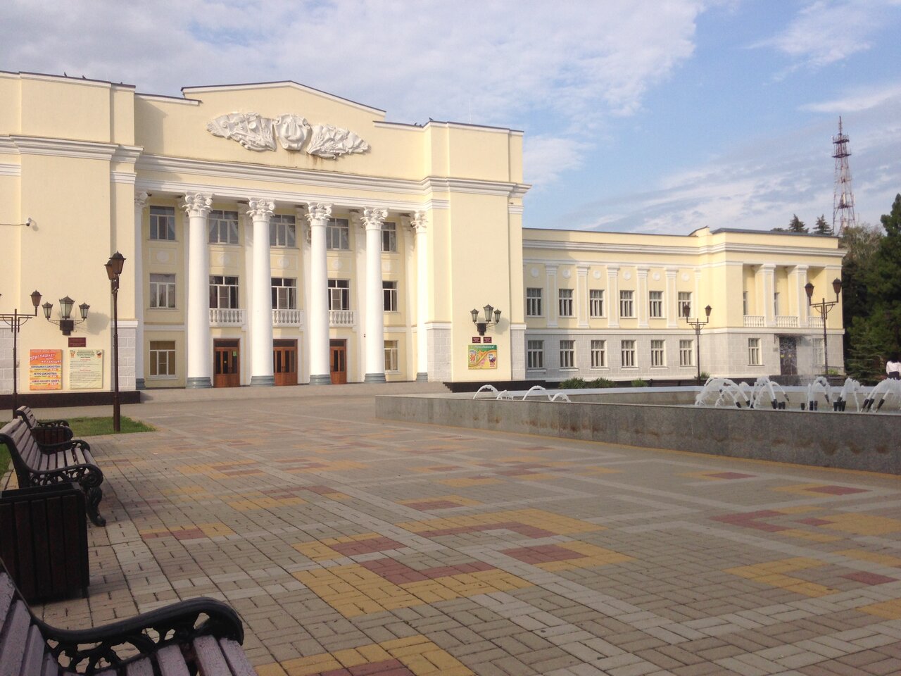 Покажи фото дом культуры Фото: Городской дом культуры, дом культуры, Тихорецк, ул. Меньшикова, 84 - Яндек