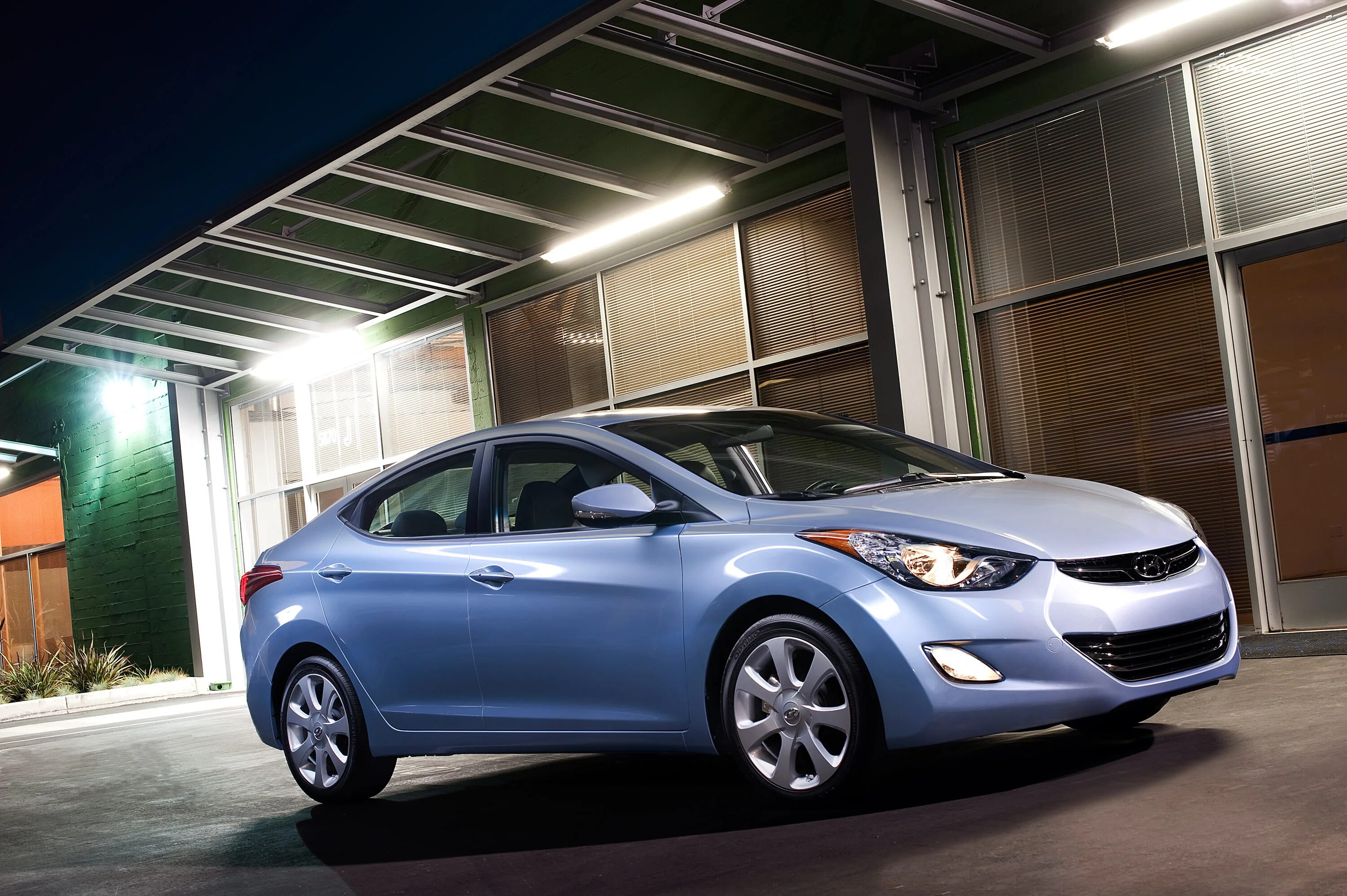 Покажи фото хендай 2011 Hyundai Elantra debuts at LA Auto Show scene