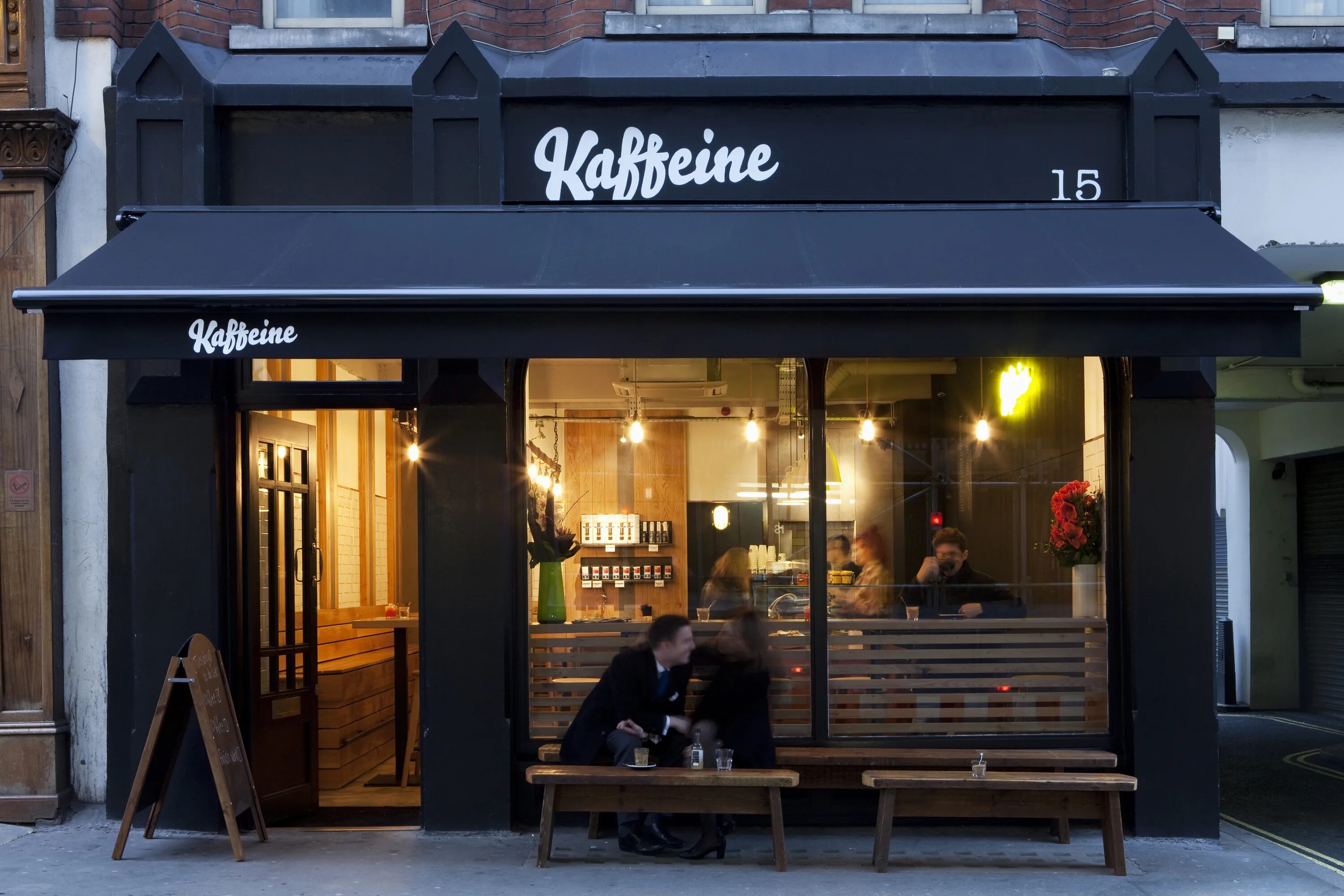 Покажи фото кафе Kaffeine Eastcastle Street Restaurants in Fitzrovia, London