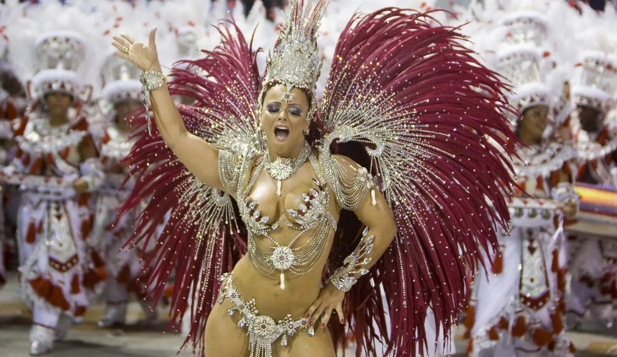 Покажи фото карнавал Rio Carnival: A riot of colour - Mirror Online