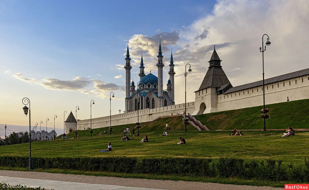 Покажи фото казанского кремля Фото: У стен Казанского Кремля.. Фотограф путешественник Вячеслав Касаткин. Горо