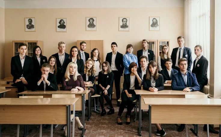 Покажи фото класса Лучшее - 50 фотографий Group photo poses, School photographer, School photograph