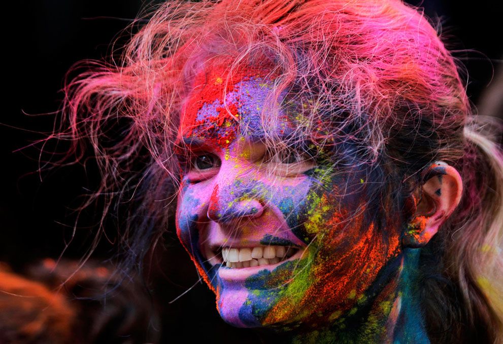 Покажи фото краски Holi, the festival of colors, is one of the things I'd love to do if I ever get 