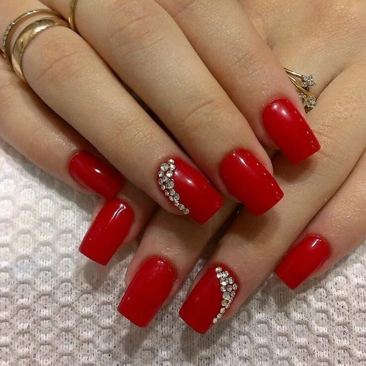 Покажи фото красного маникюра Ногти дизайн 2018 фото Nail designs glitter, Rhinestone nails, Red shellac nails