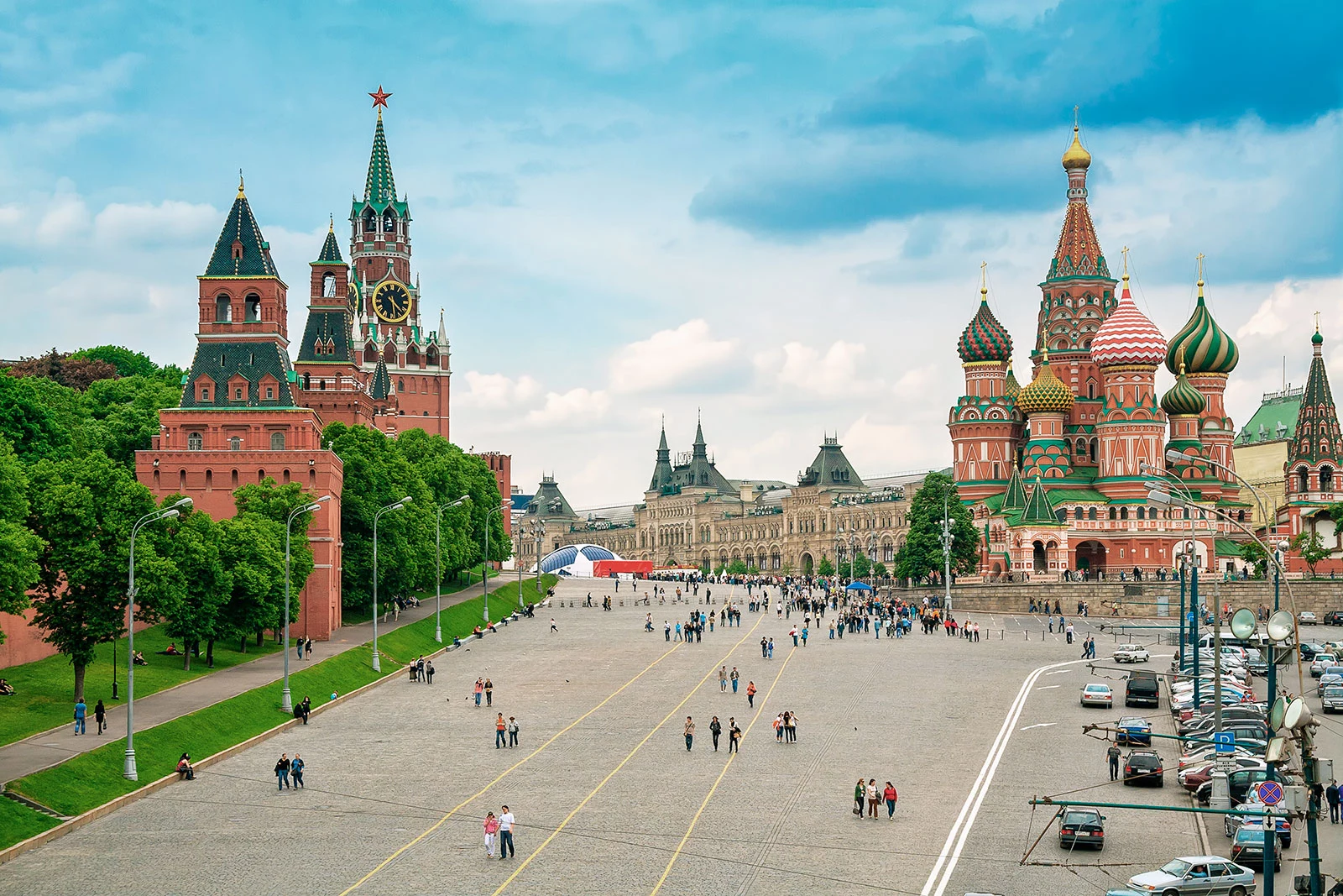 Покажи фото красной площади В Москве и Санкт-Петербурге заметно потеплеет: синоптики объяснили детали РБК Li