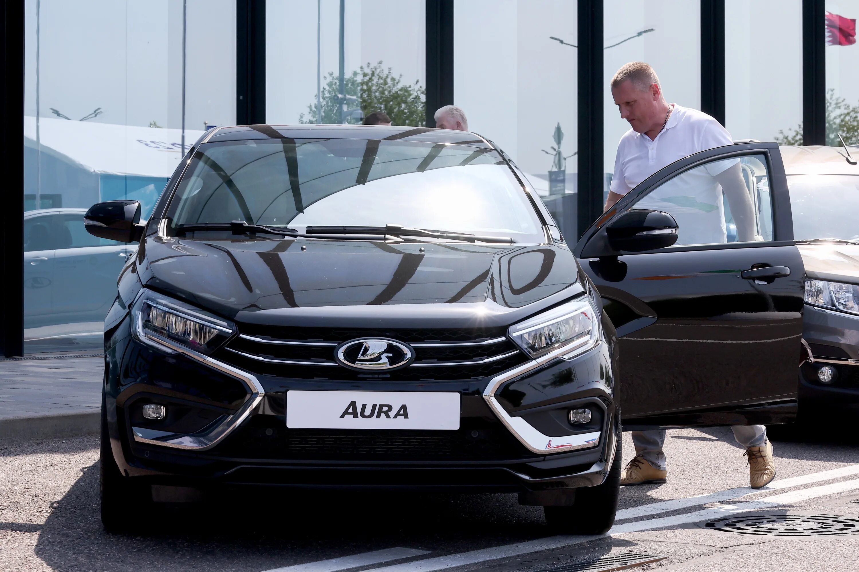 Покажи фото лада аура Найдена Lada, на которой можно ехать быстро. Это новая Aura для чиновников - Рос