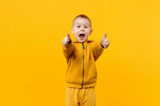 Покажи фото малыша в желтом Kids Hoodie Изображения: просматривайте стоковые фотографии, векторные изображен