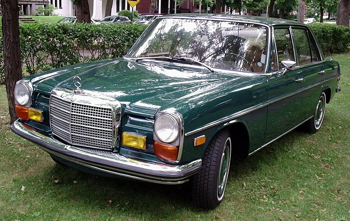 Покажи фото мерседес 230 Αρχείο:Mercedes-Benz 230 (Déjuner sur l'herbe '10).jpg - Βικιπαίδεια