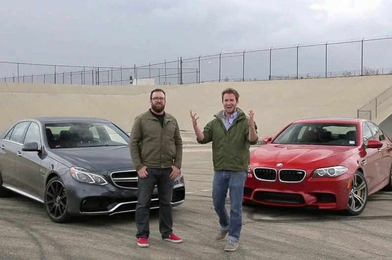 Покажи фото мерседеса и бмв Video: 2014 BMW M5 vs. 2014 Mercedes-Benz E63 AMG - Rumor Central Mercedes benz 