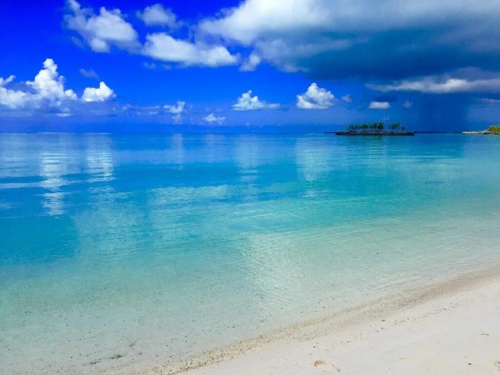 Покажи фото моря Caribbean Sea from a secluded beach on North Eleuthera 1334 x 750 OC : EarthPorn