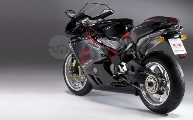 Покажи фото мотоцикла MV Agusta, 2007, 1 000 куб. см. 4х тактный, с пробегом, исправен, 12 000 км, без