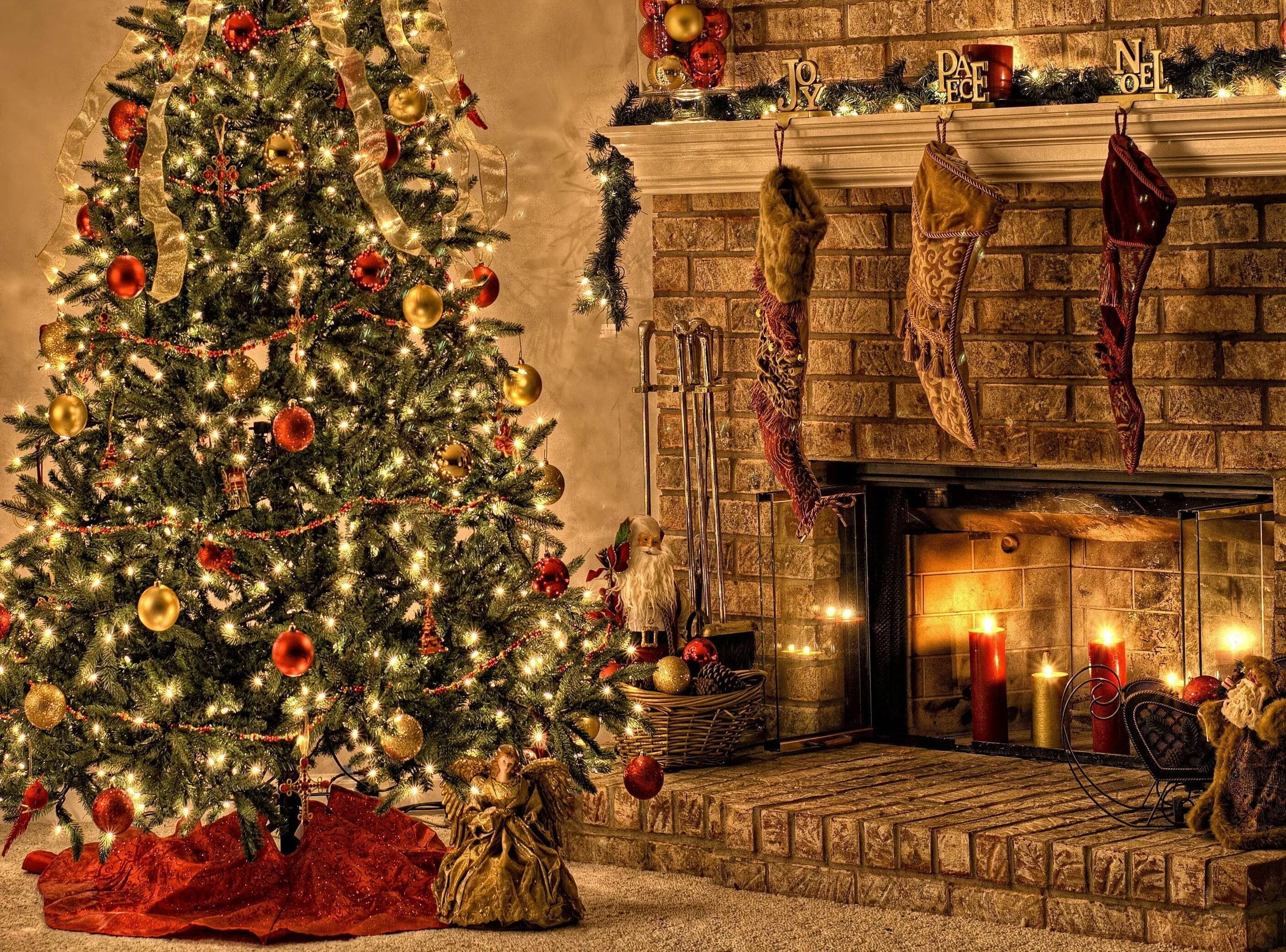 Покажи фото нового года tree, fire, christmas, holiday, candles, toys, stockings #tree #fire #christmas 