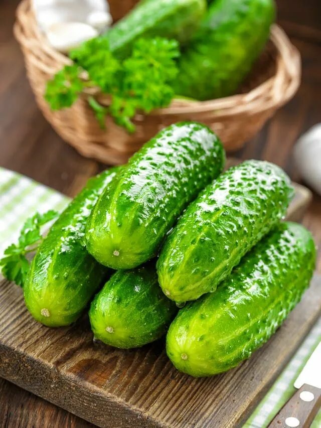 Покажи фото огурца The Best Place for Storing Cucumbers Kitchn How to store cucumbers, Growing cucu