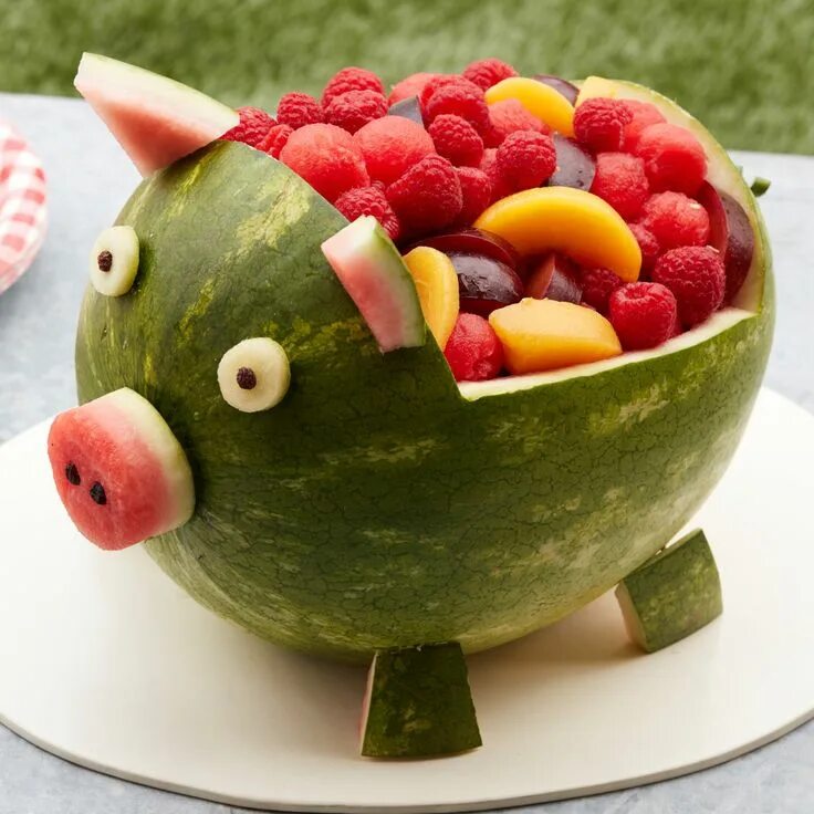 Покажи фото поделок из фруктов Watermelon Pig Recipe Food carving, Food network recipes, Easy food art