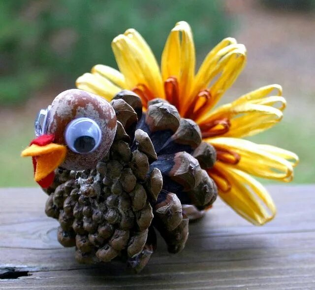 Покажи фото поделок из шишек little pinecone turkey Pinecone turkey, Pine cone crafts, Pine cones