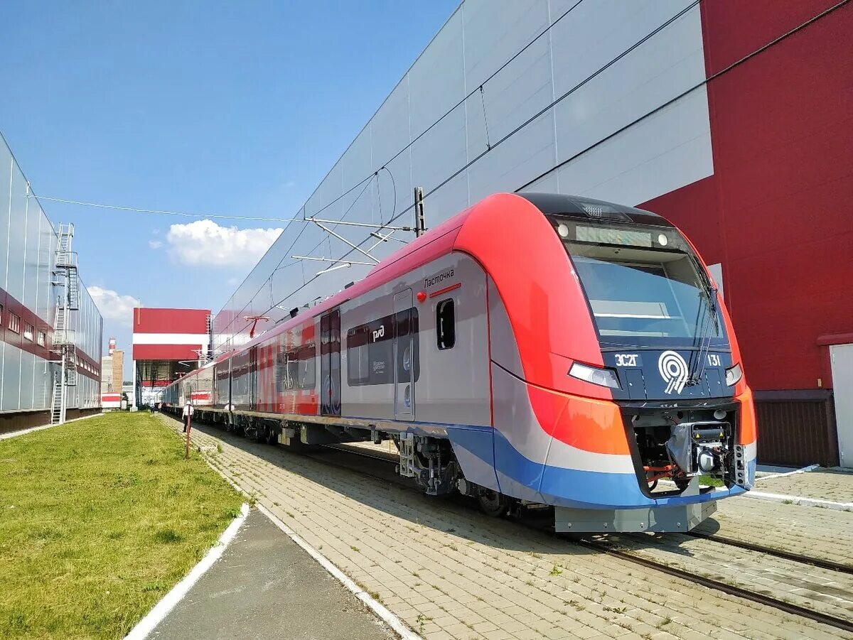 Покажи фото поезда ласточки Скоростные Ласточки меняют внешний вид ДУ-46 журнал железнодорожника Дзен