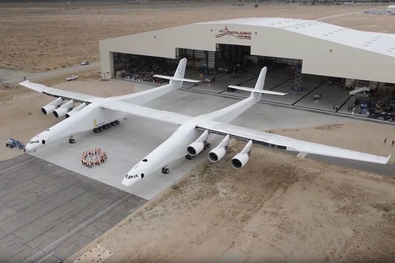 Покажи фото самого большого самолета в мире Самый большой самолет в мире Stratolaunch - Российская газета