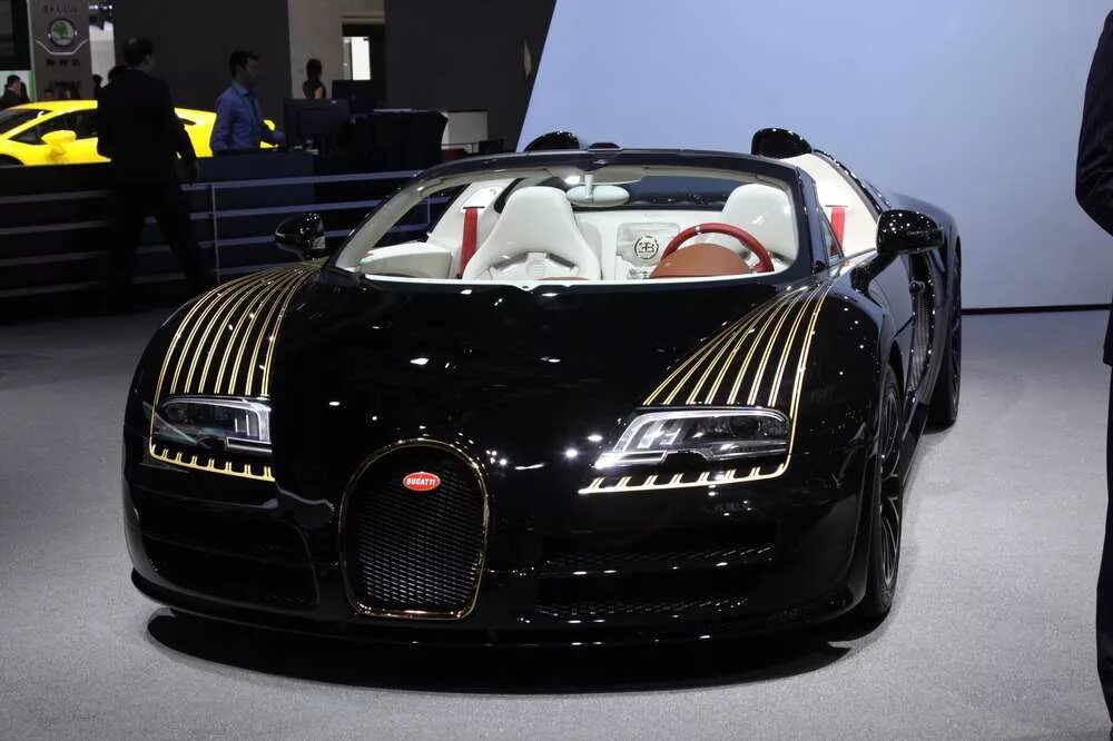 Покажи фото самой дорогой машины Спецверсию Bugatti Veyron оснастили золотыми деталями